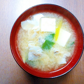 豆腐と豚肉と長ネギの味噌汁